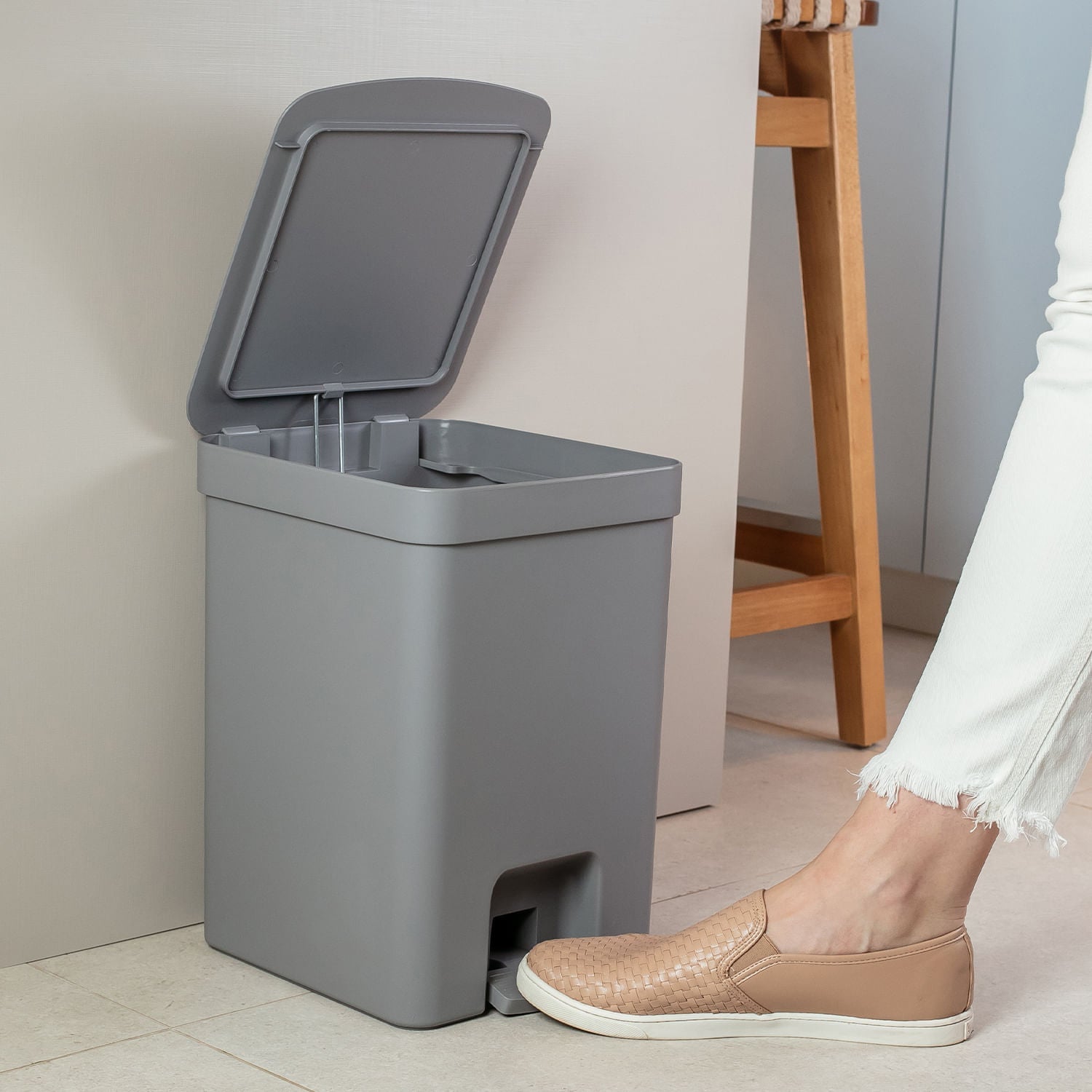 Lixeira com pedal Ou 12L Linha Trium