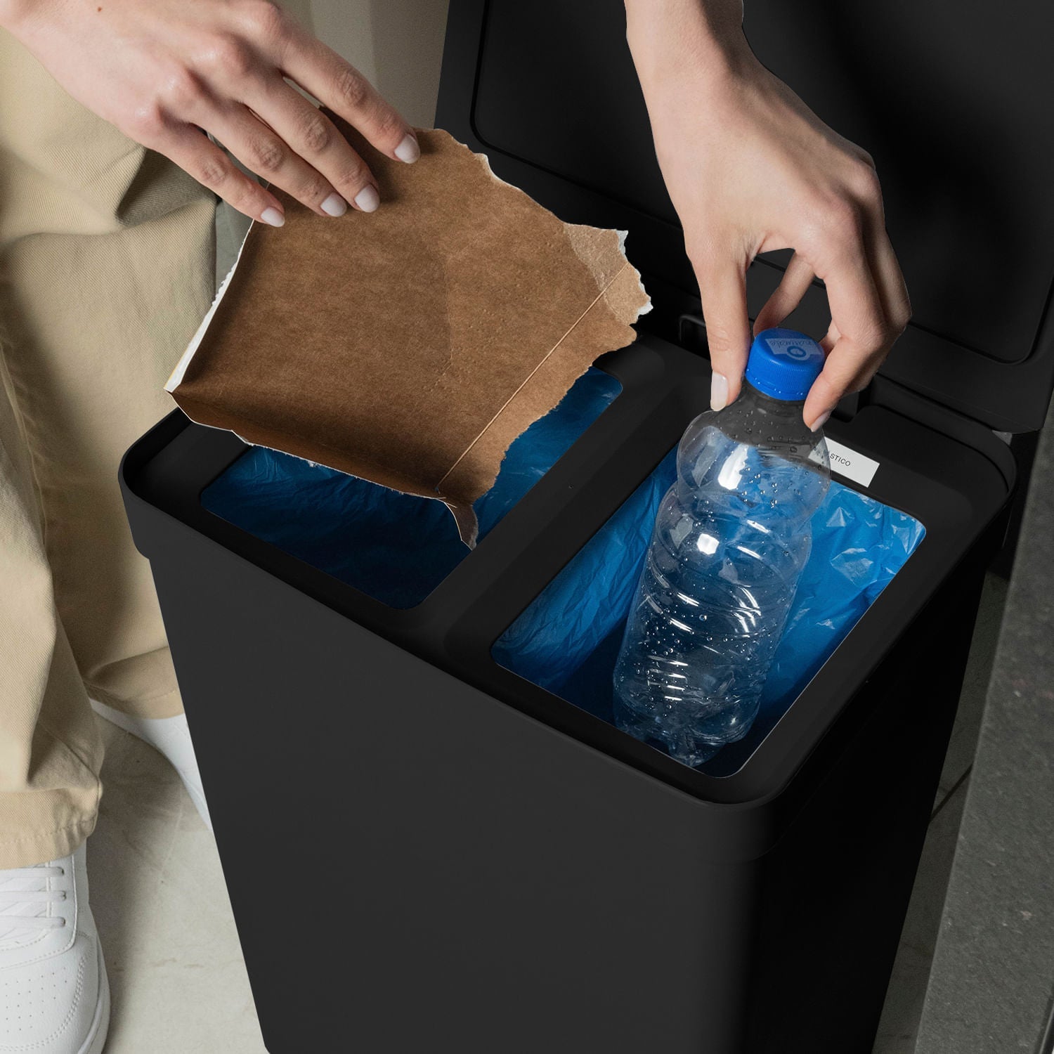 Lixeira com pedal com duplo compartimento Ou 30L Linha Trium