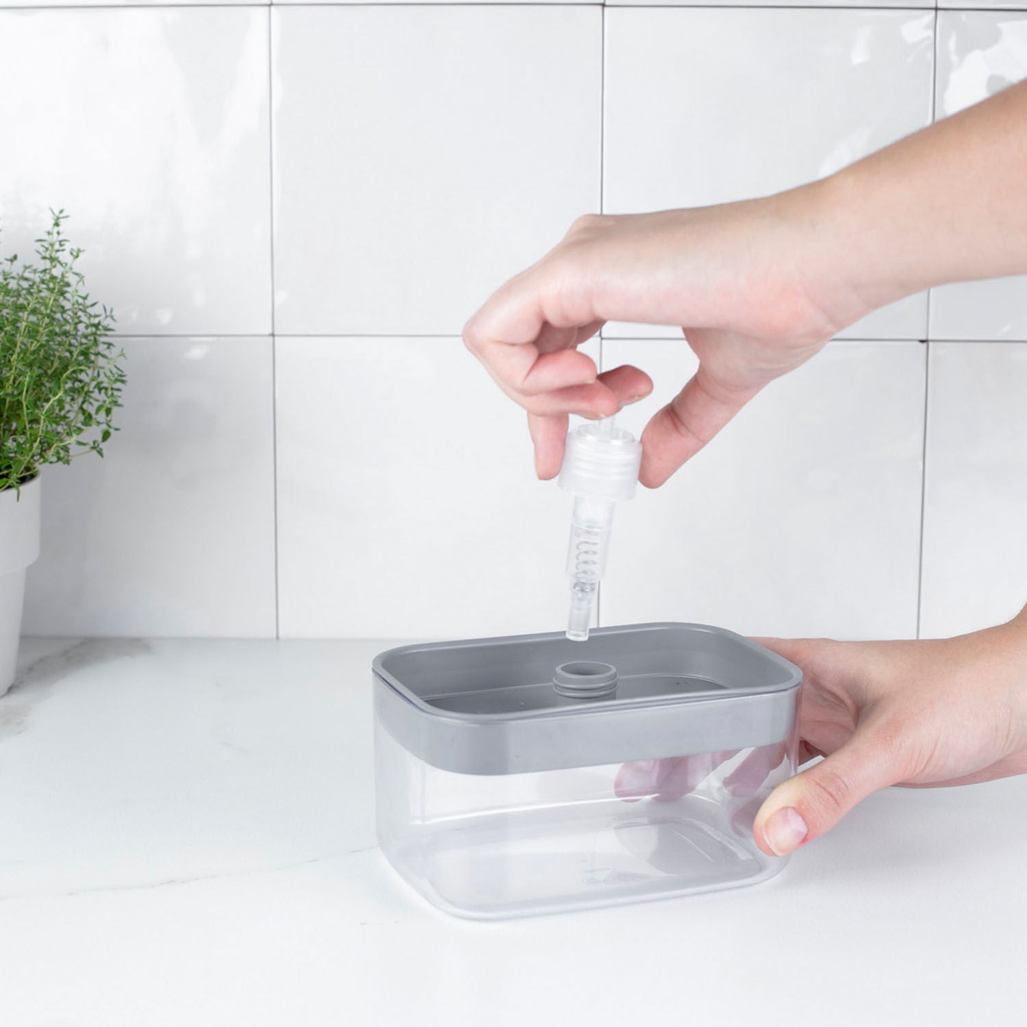 Dispenser para detergente porta esponja Ou 550ml Linha Trium