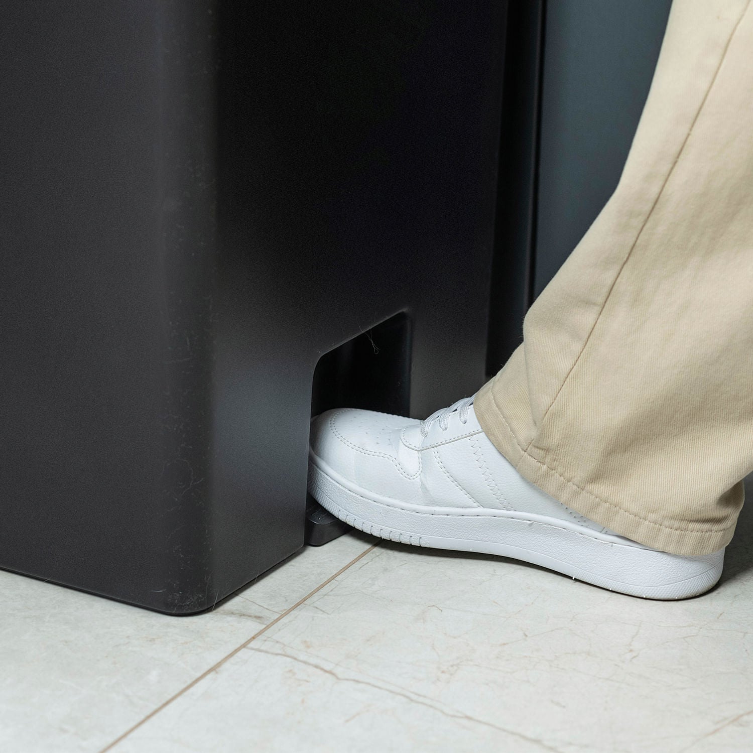 Lixeira com pedal Ou 30L Linha Trium