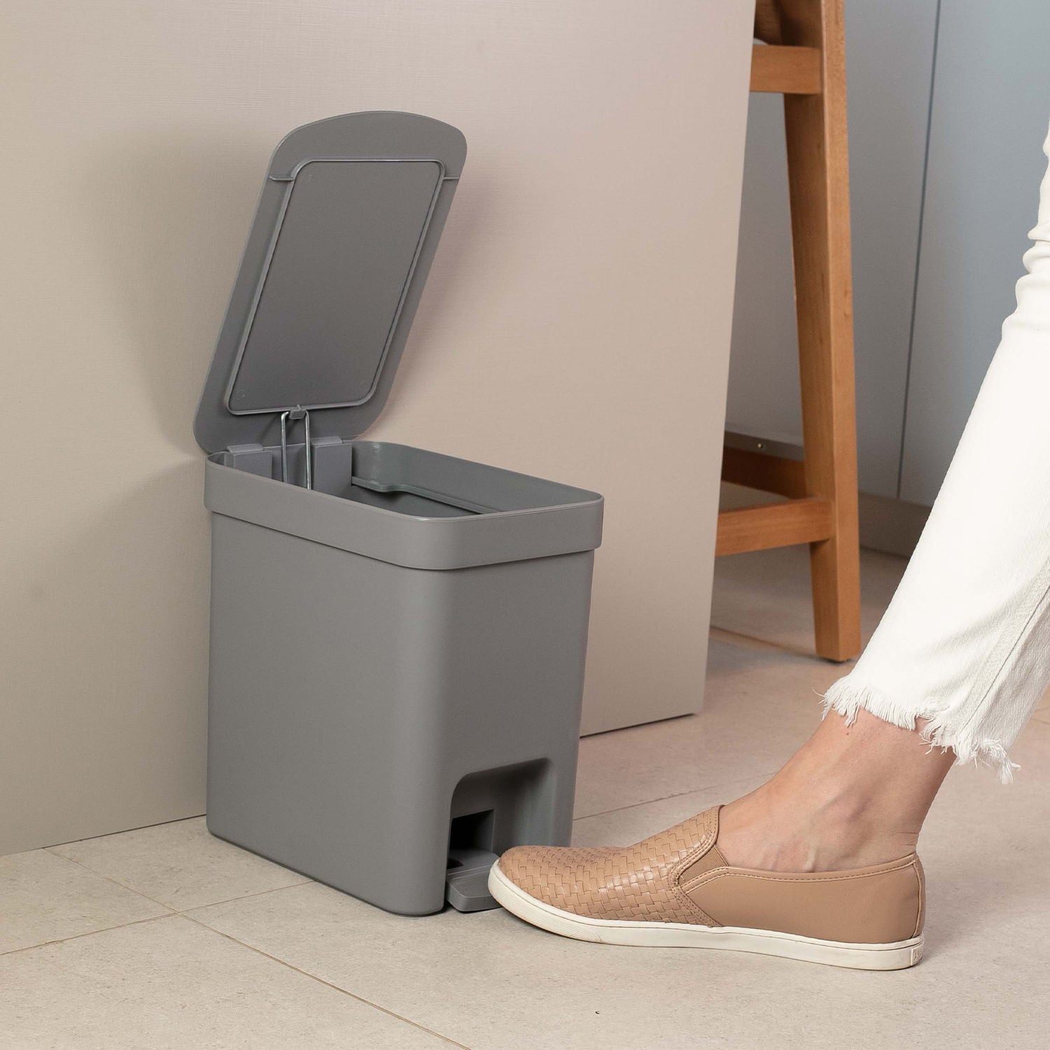 Lixeira com pedal Ou 6L Linha Trium